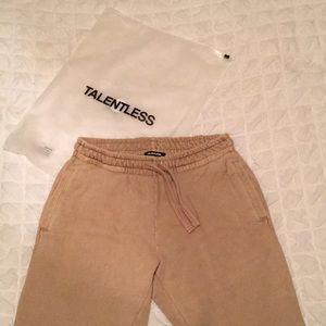 TALENTLESS Women’s Sweatpants in Sand